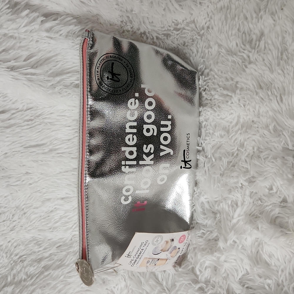 IT Cosmetics bag